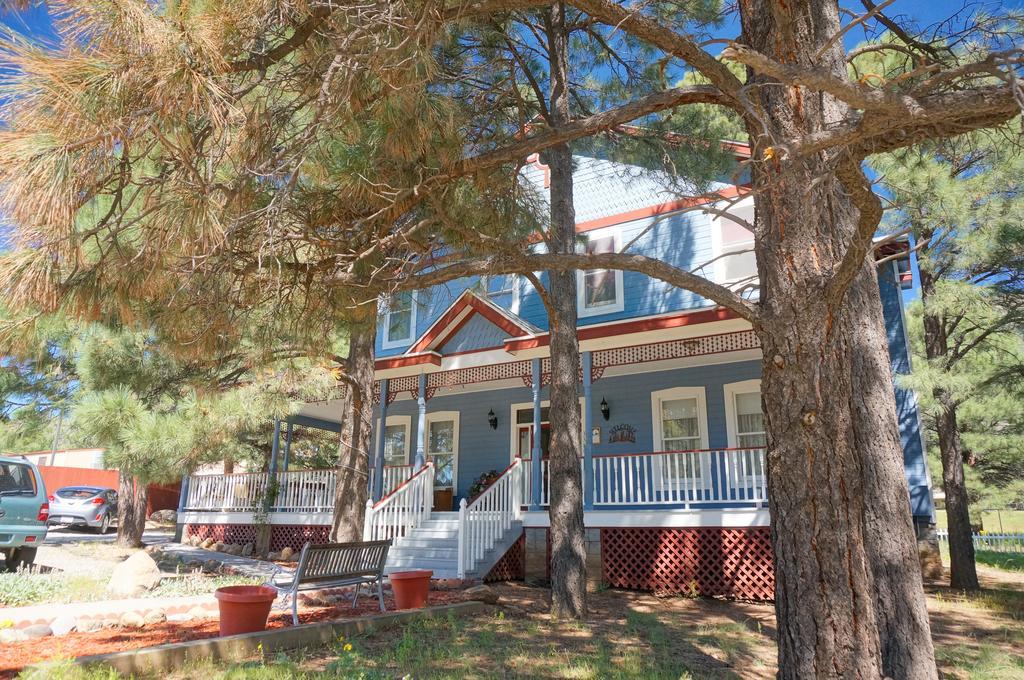 Starlight Pines Bed & Breakfast แฟลกสตาฟ ภายนอก รูปภาพ