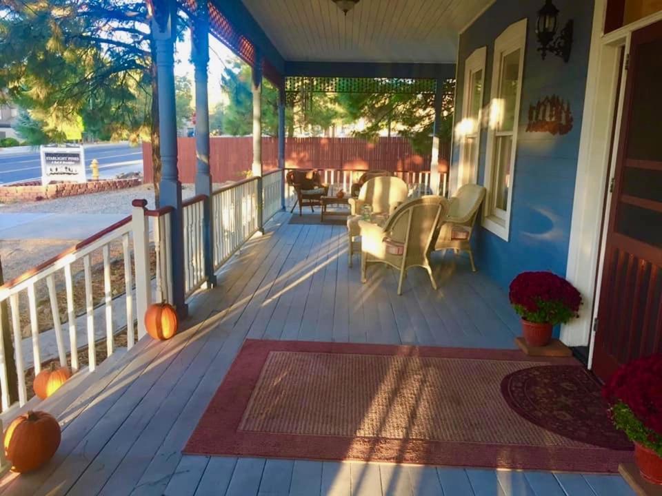 Starlight Pines Bed & Breakfast แฟลกสตาฟ ภายนอก รูปภาพ