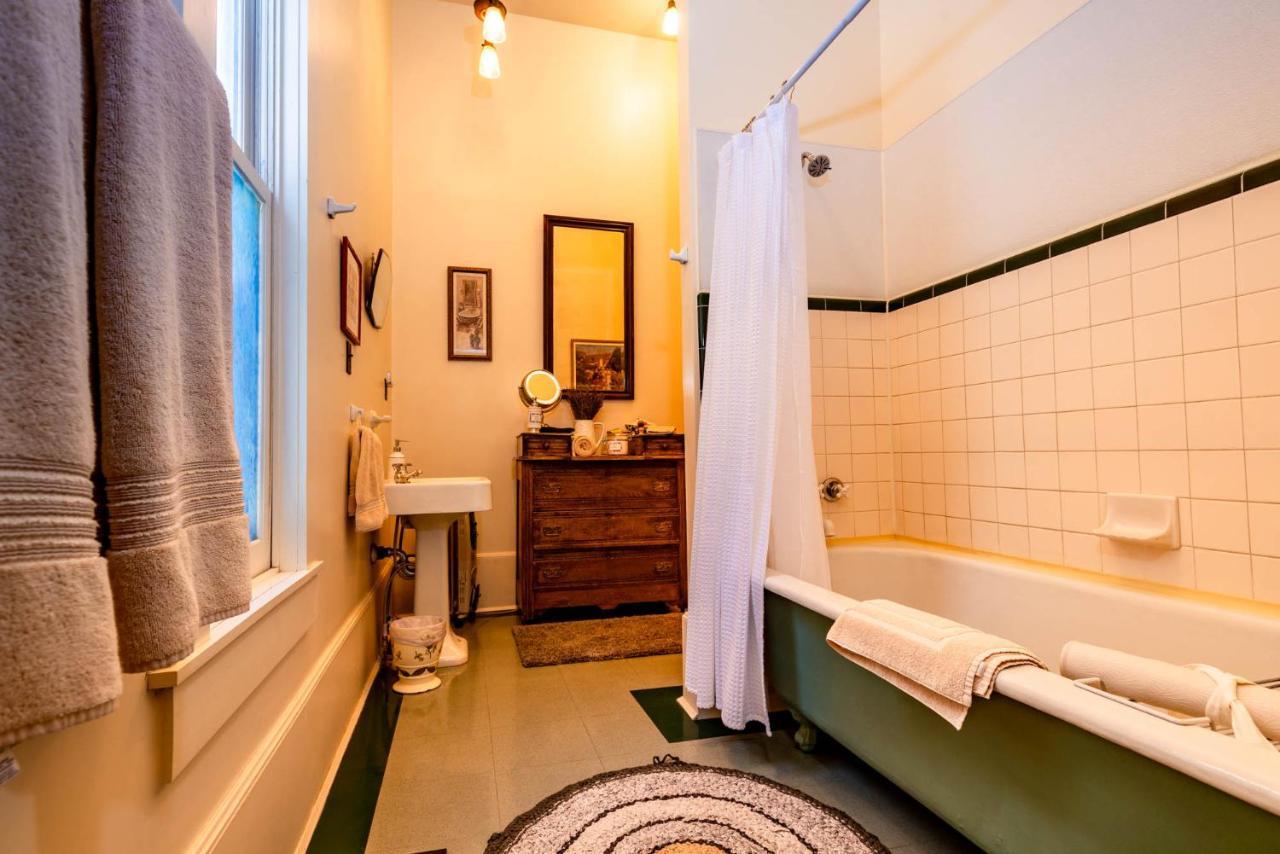 Starlight Pines Bed & Breakfast แฟลกสตาฟ ภายนอก รูปภาพ
